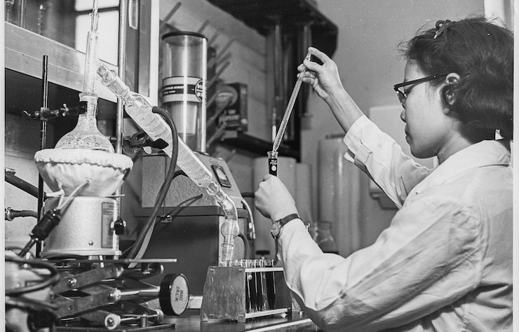 Black and white photo of a Dana-Farber Cancer Institute researcher in a laboratory